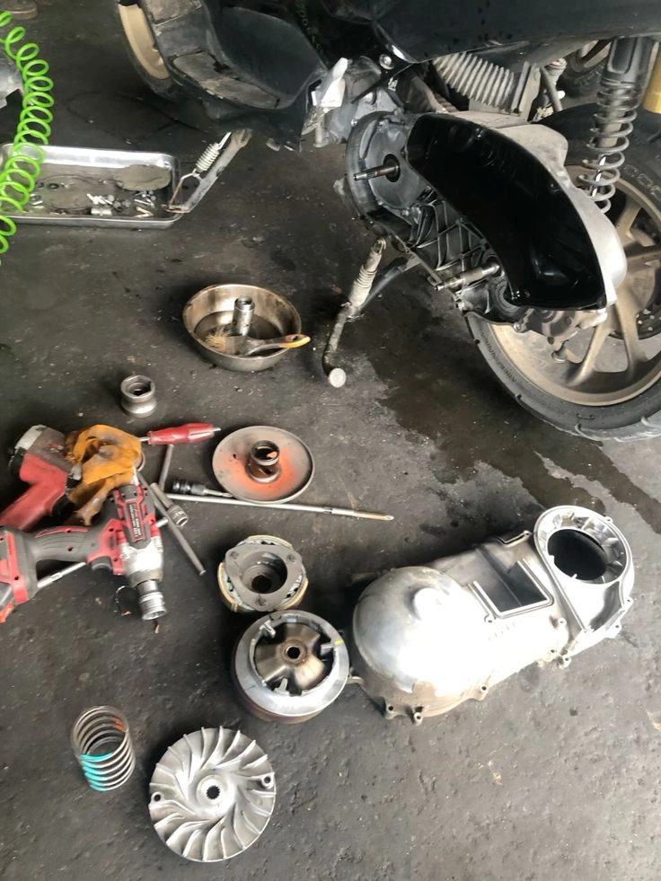 hình ảnh xe hỏng giữa đường kẹt xe 