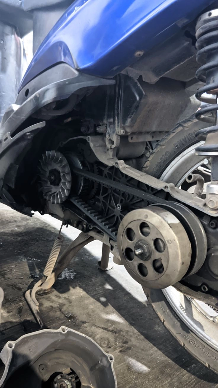 hình ảnh xe máy bị hỏng không đề được 