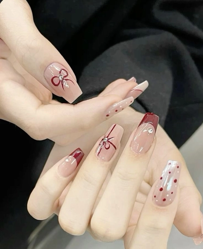 mẫu nail cho học sinh cấp 3 có nhũ nhẹ 