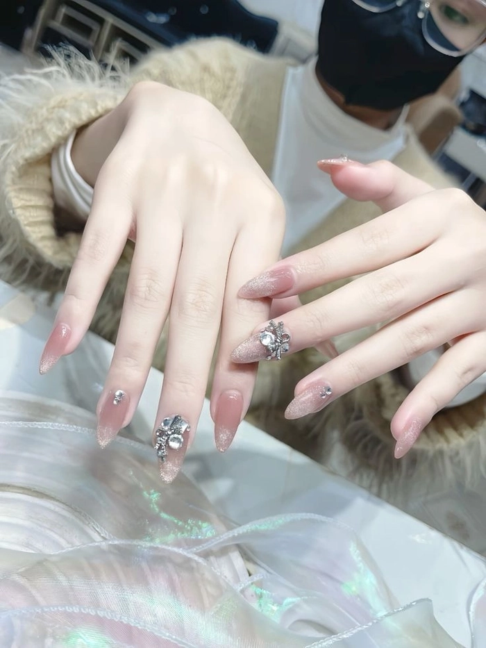 mẫu nail cho học sinh cấp 3 màu nude 