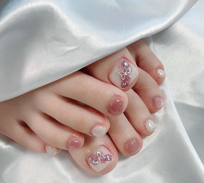 sơn móng chân màu hồng đất tối giản sang 