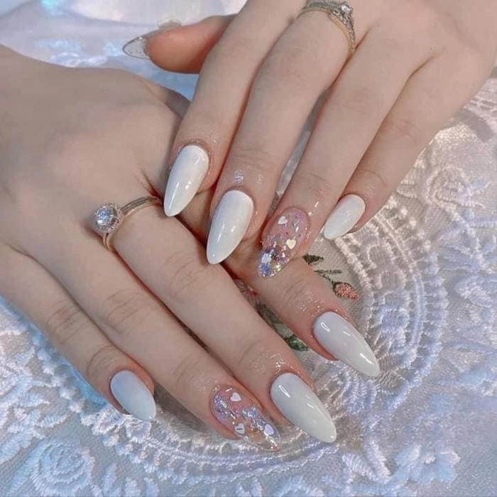 nail trắng nhọn đơn giản đẹp 