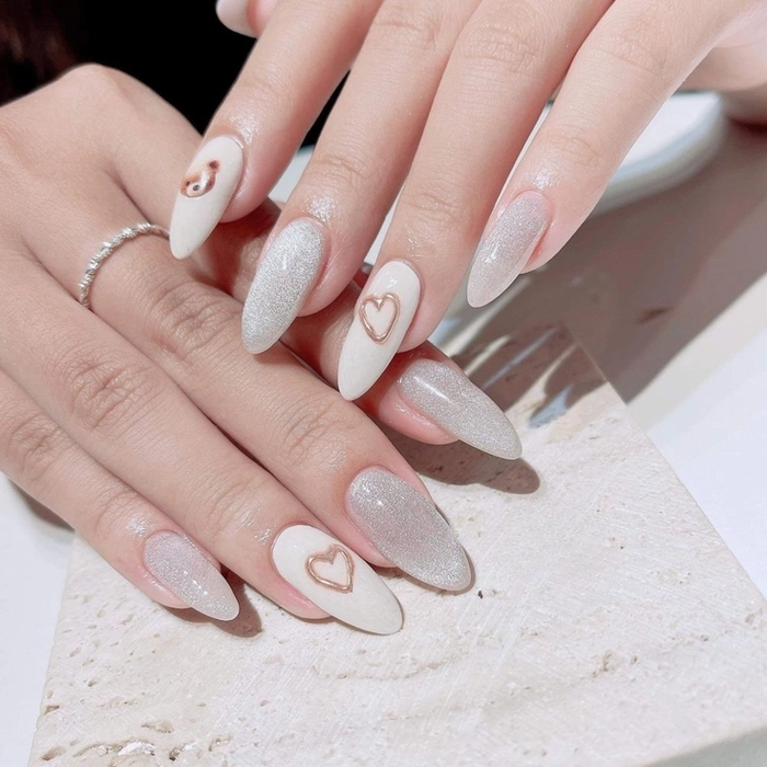 mẫu nail móng nhọn màu trắng thời thượng 