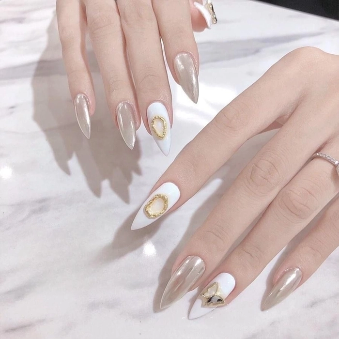mẫu nail móng nhọn màu trắng cá tính 