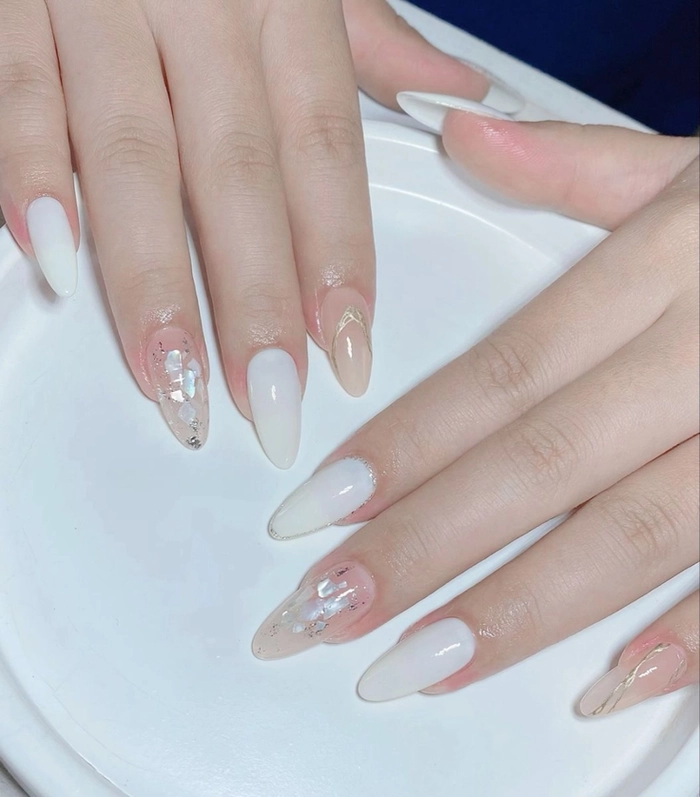 mẫu nail móng nhọn tròn trắng dễ thương 