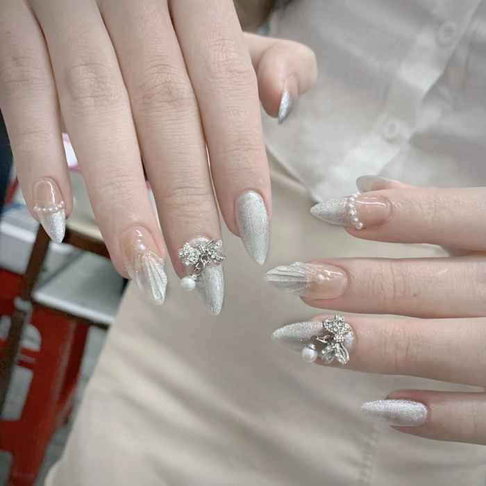 mẫu nail móng nhọn tròn trắng nữ tính 