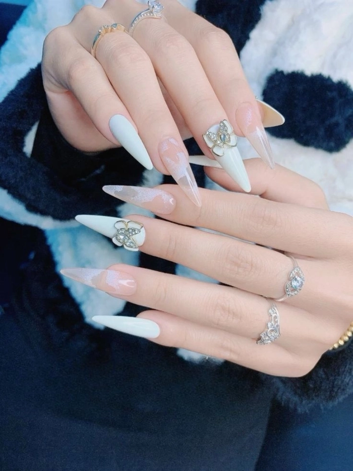 nail nhọn trắng thiết kế đơn giản 