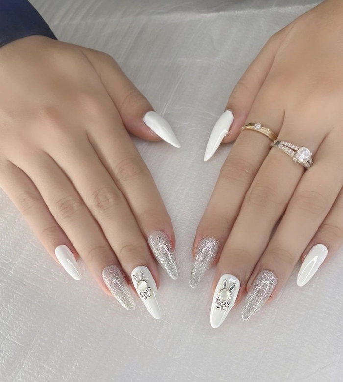 nail trắng nhọn mix nhũ 