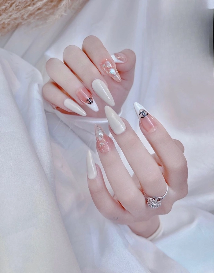 nail nhọn trắng phong cách hàn 
