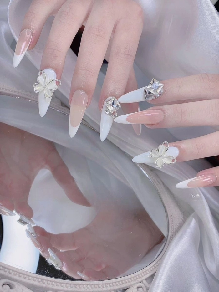 nail trắng nhọn đẹp đi chơi 