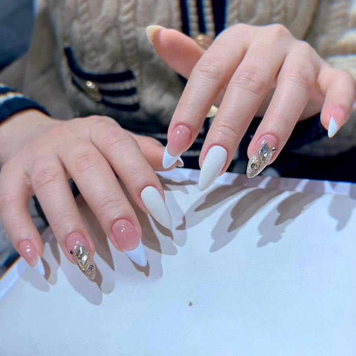 nail nhọn trắng dự tiệc 
