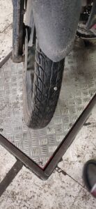 ảnh thủng săm xe máy tay ga