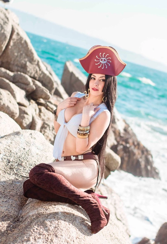 boa hancock cosplay ngực to