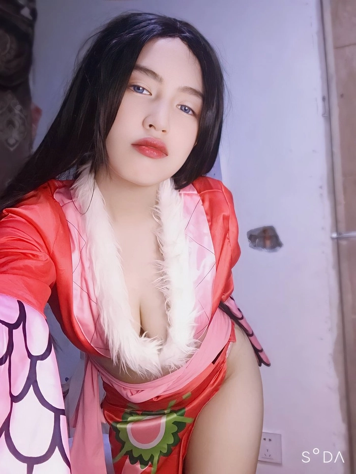 boa hancock cosplay vú bự
