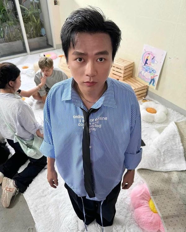 ảnh meme xin xỏ khuôn mặt buồn