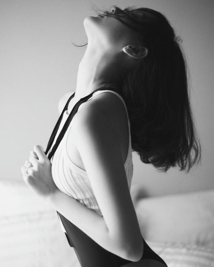 Hải Tú chụp ảnh táo bạo