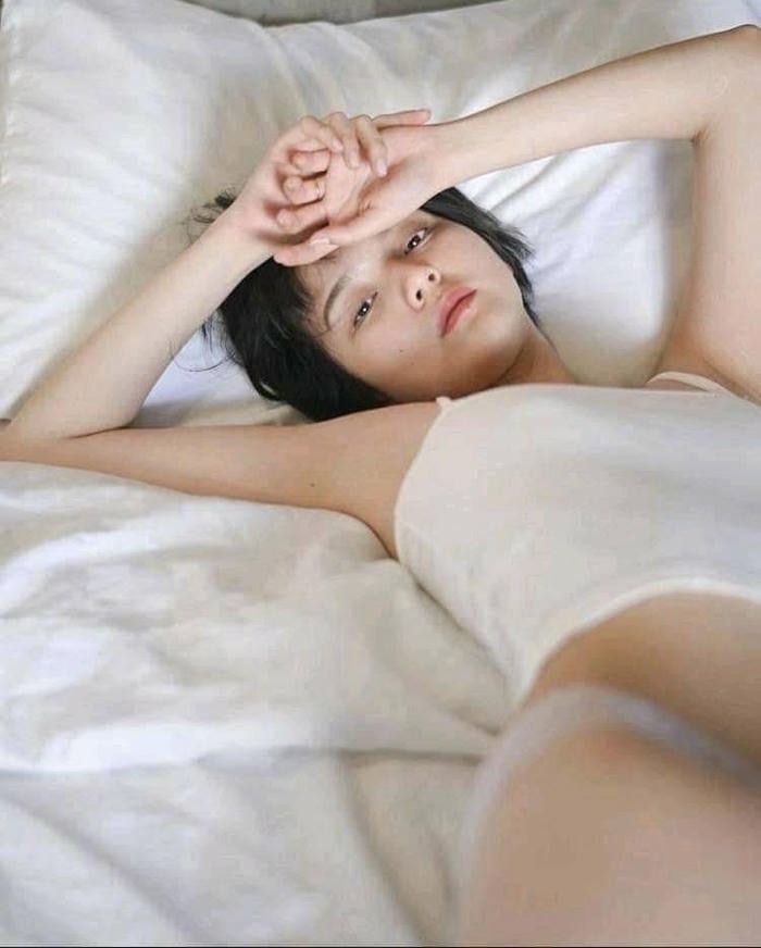 Hải Tú tạo dáng sexy tinh tế