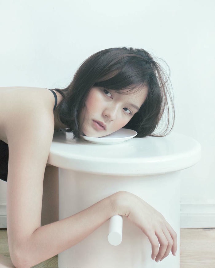 Hải Tú thể hiện thần thái gợi cảm