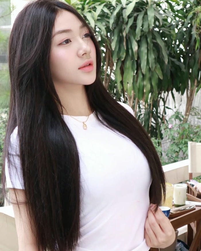 Trần Hà Linh thanh lịch