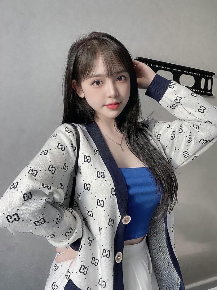 Trần Huyền Châu cười tươi