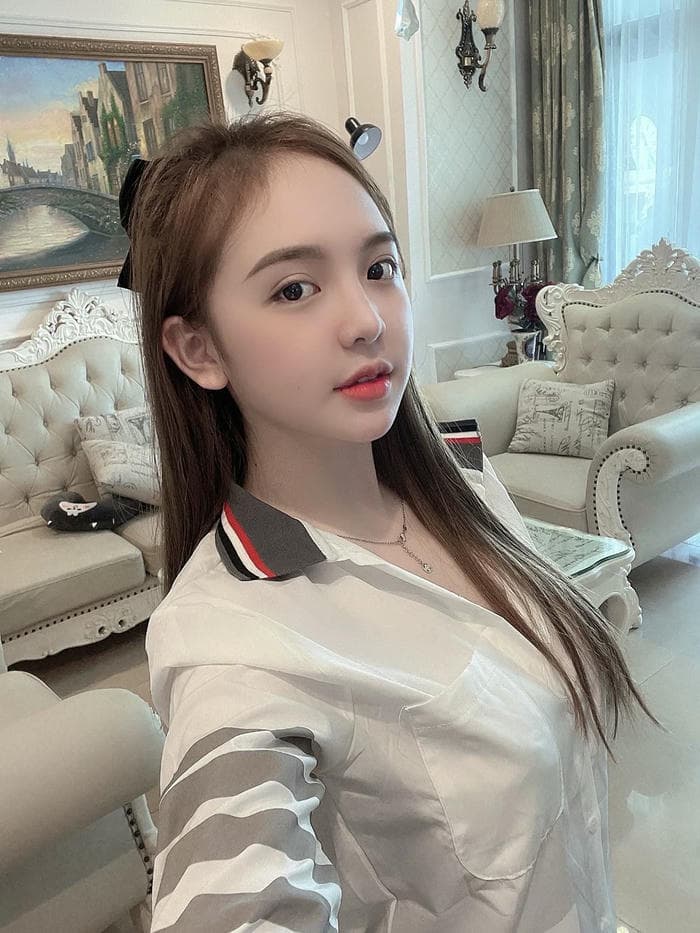 Trần Huyền Châu trẻ trung