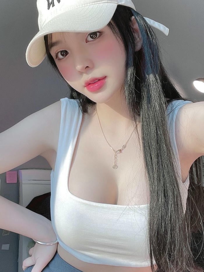 ảnh Huyền Châu đơn giản