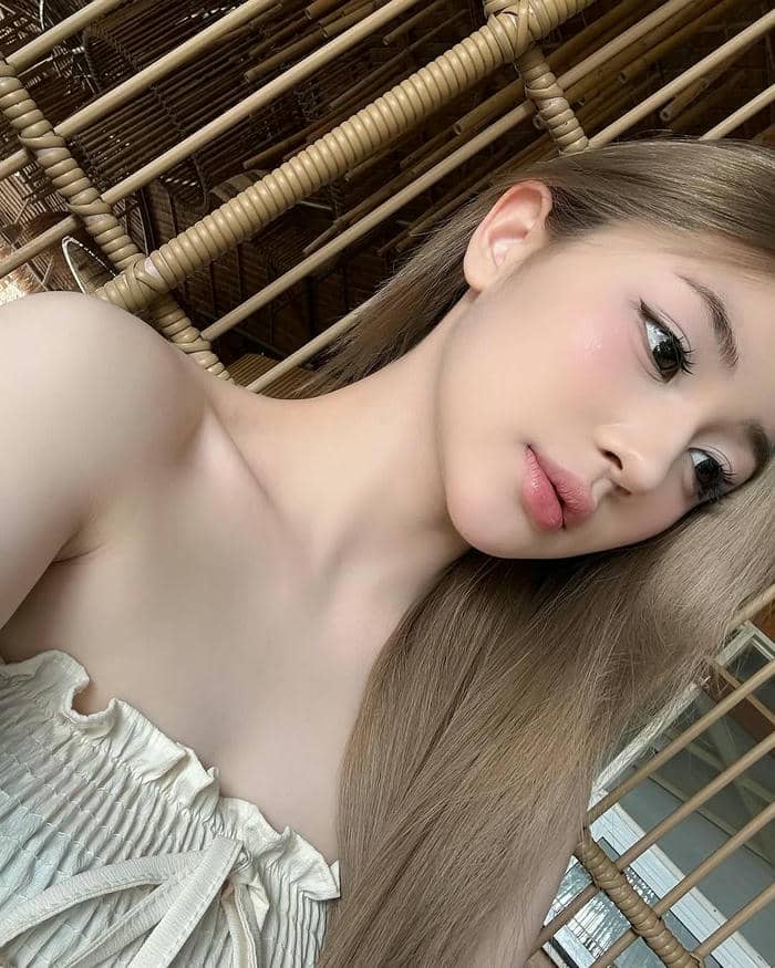 ảnh Trần Hà Linh với ánh sáng đẹp