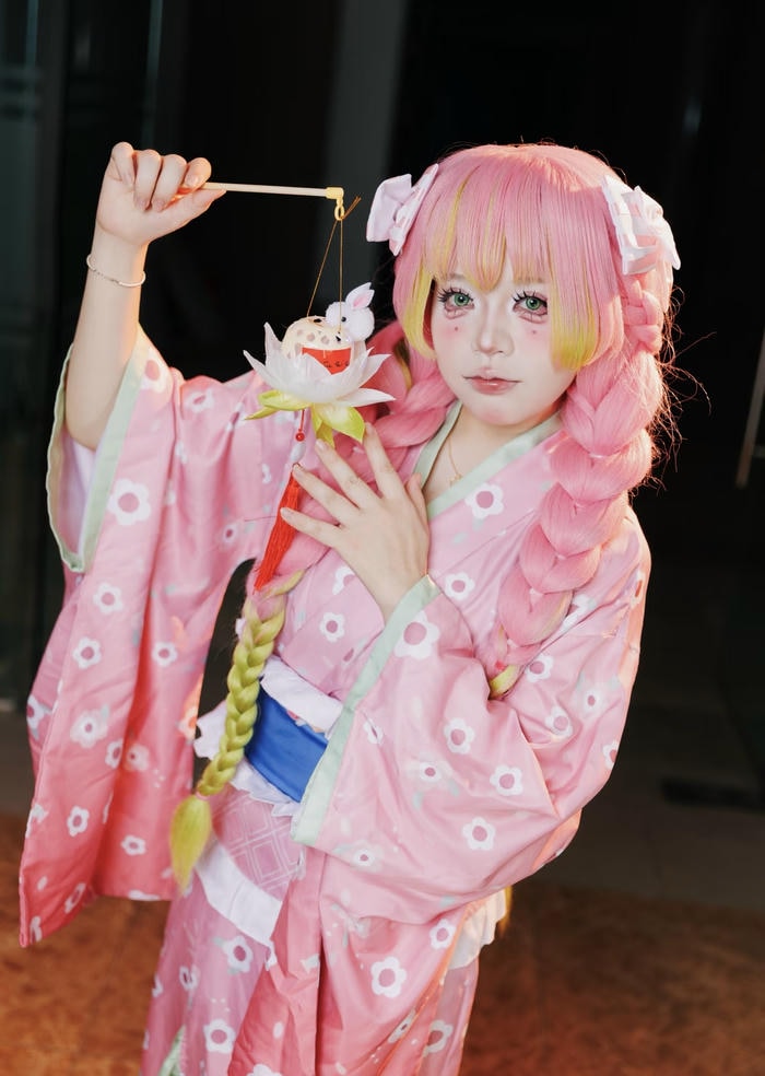 ảnh cosplay Mitsuri Kanroji nữ tính