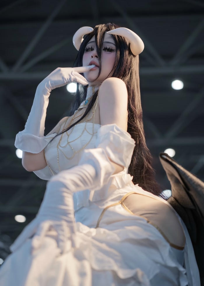 ảnh cosplay anime nữ ánh sáng nhẹ