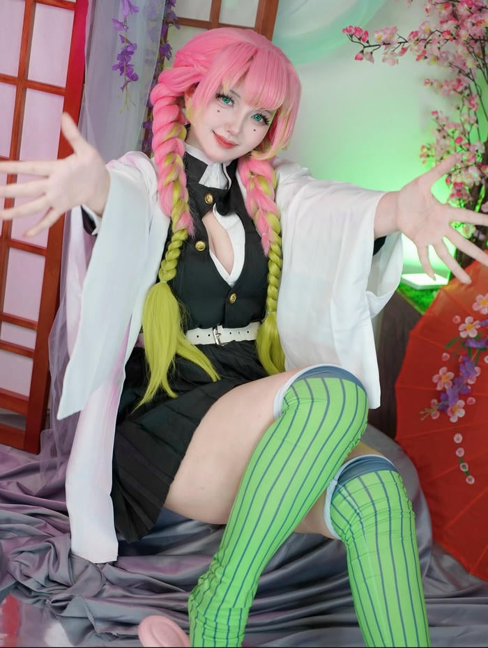 cosplay Luyến Trụ cười tươi rạng rỡ