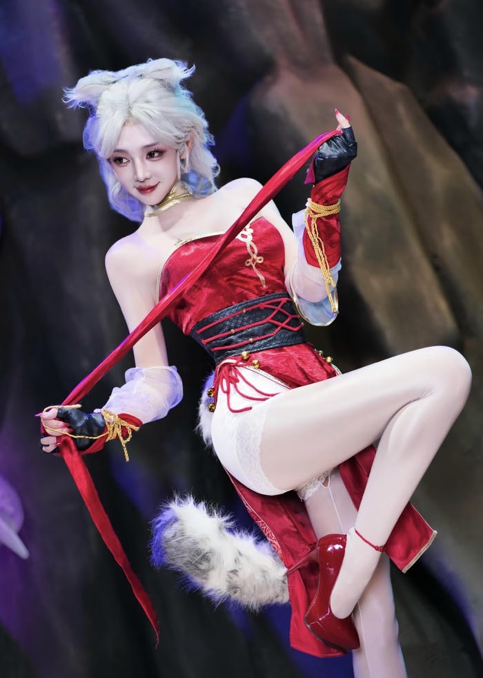 cosplay anime nữ ánh sáng dịu