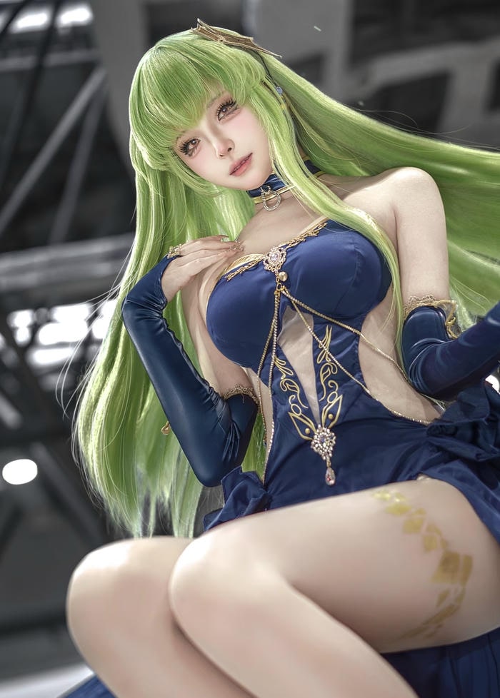 cosplay anime nữ tạo dáng chuyên nghiệp