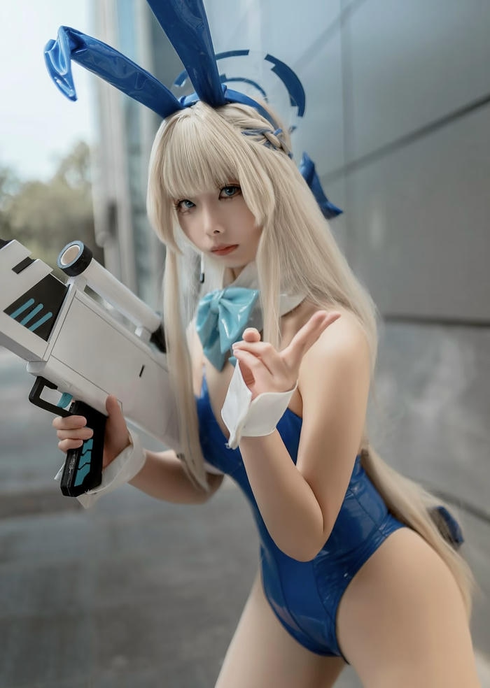 cosplay anime nữ với phụ kiện độc đáo