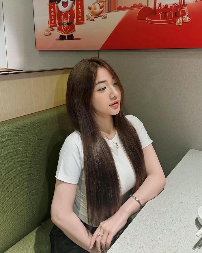 hình ảnh Trần Hà Linh đẹp tự nhiên