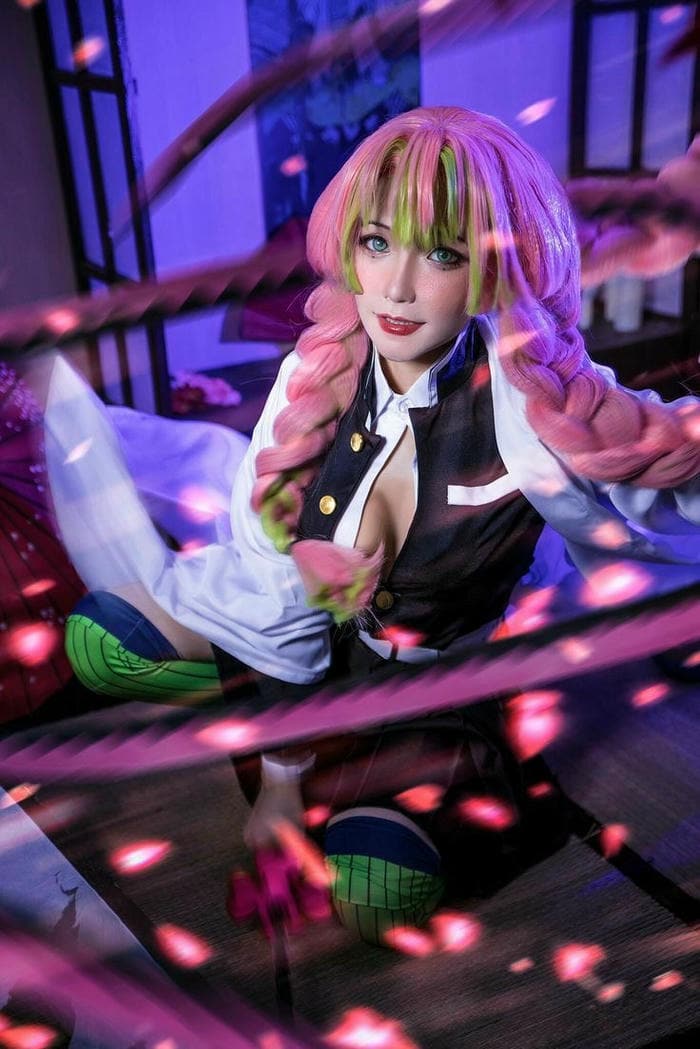 hình ảnh cosplay Luyến Trụ thần thái chuẩn