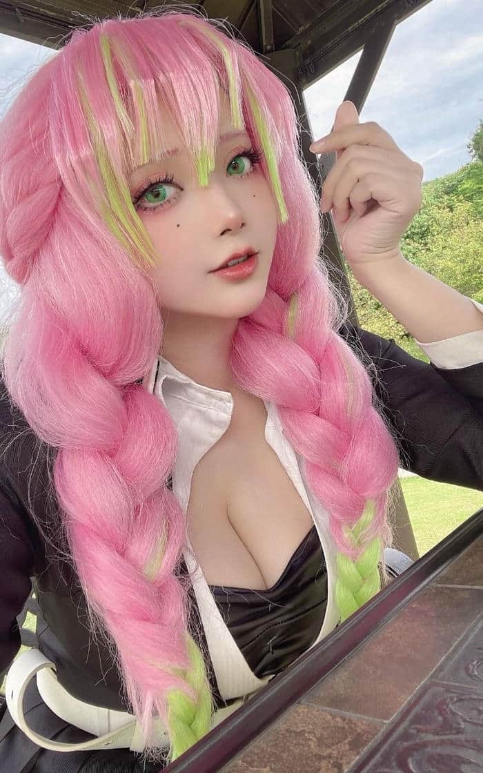 hình ảnh cosplay Mitsuri Kanroji ngọt ngào
