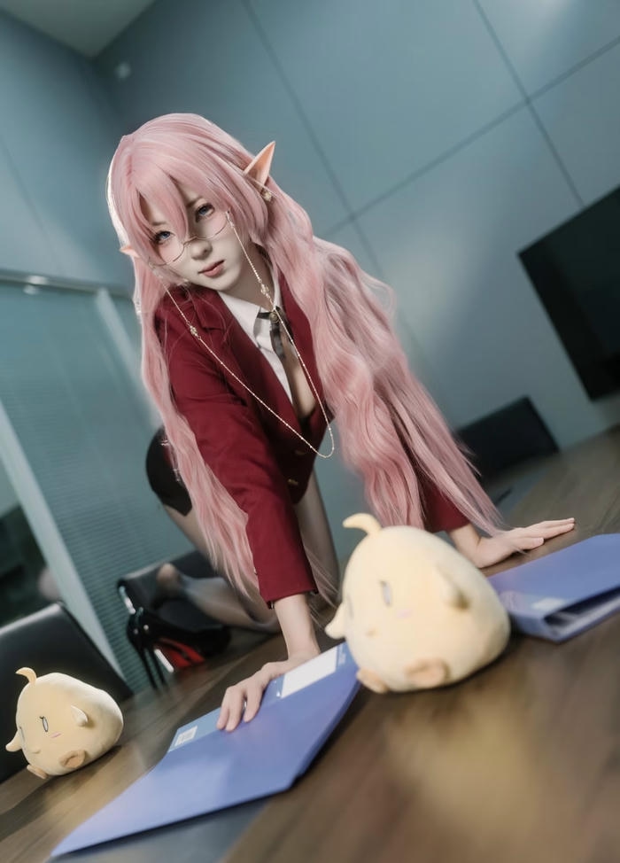 hình cosplay anime ánh nhìn mê hoặc