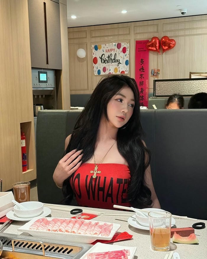 những hình chụp Trần Hà Linh ngoài đời