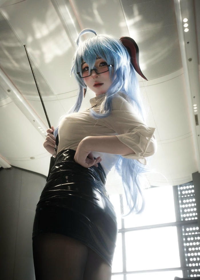 sexy cosplay anime với outfit thời trang
