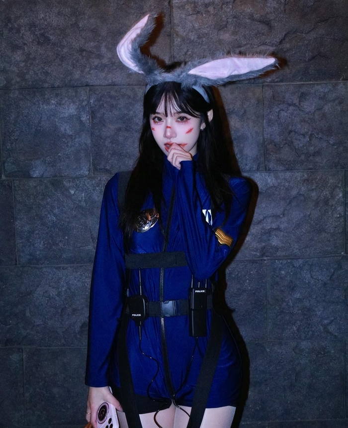 ảnh cosplay cảnh sát nữ dễ thương