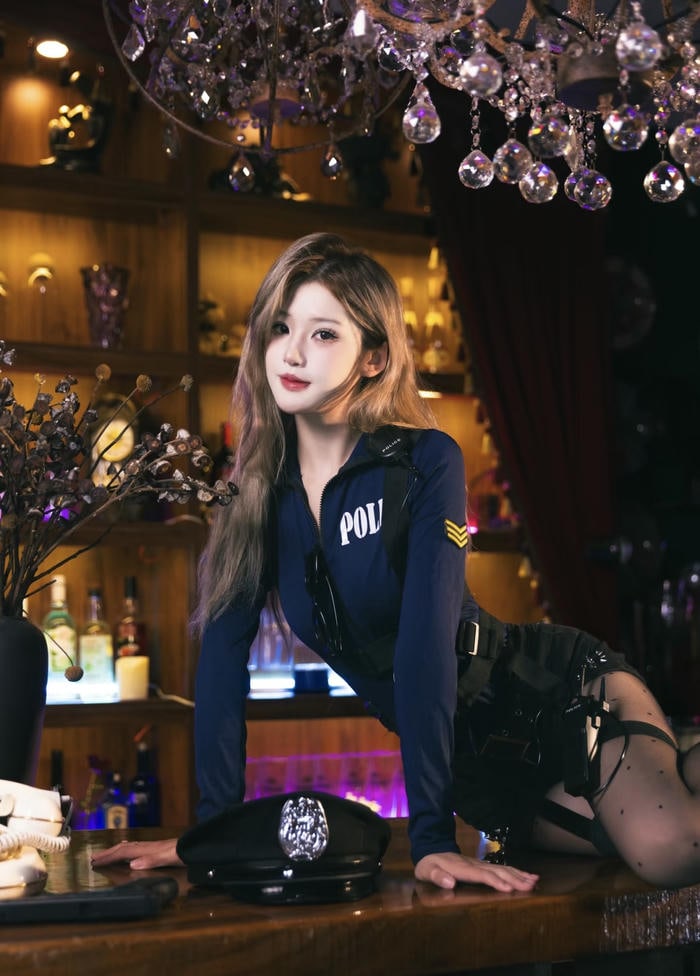 hình ảnh cosplay cảnh sát nữ phong cách châu Á