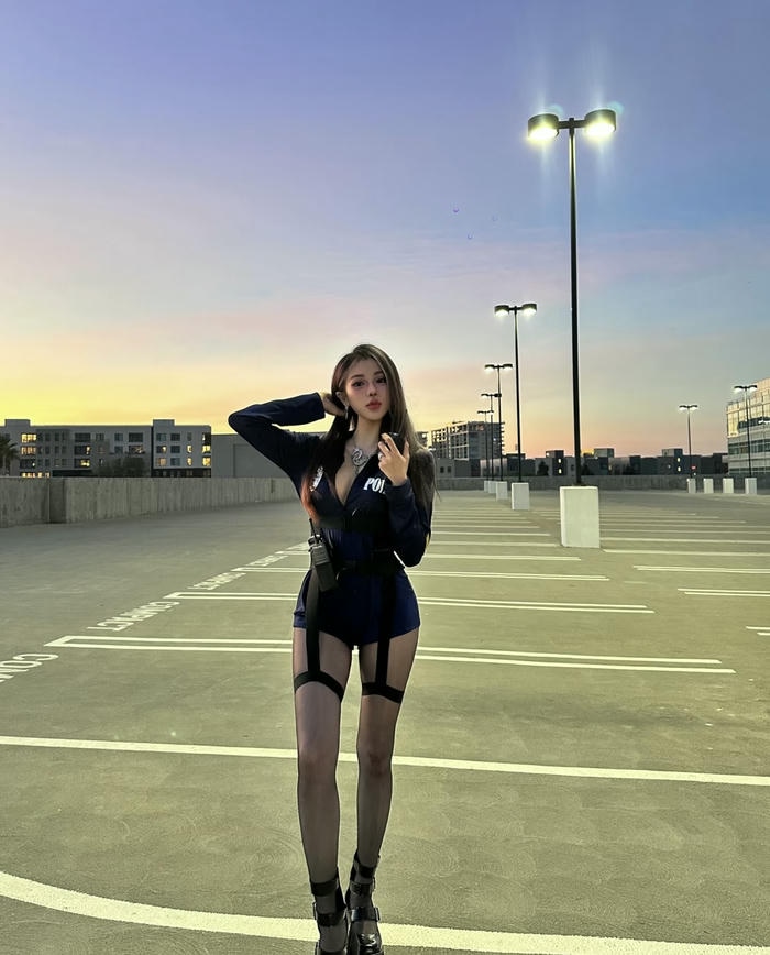 hình cosplay cảnh sát nữ dáng đẹp